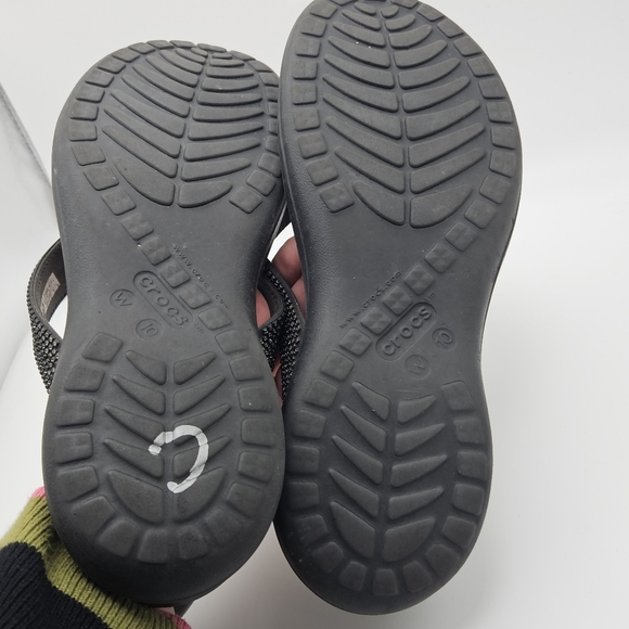 Crocs black and silver comfy flip flop sandals women's 10 - Picture 6 of 6
